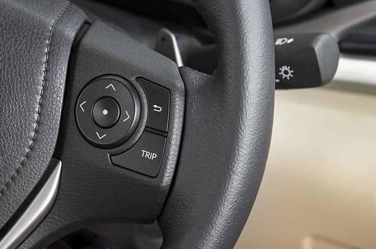 Chunky buttons on the steering wheel easy to use on the move. Chunky buttons on the steering wheel easy to use on the move.